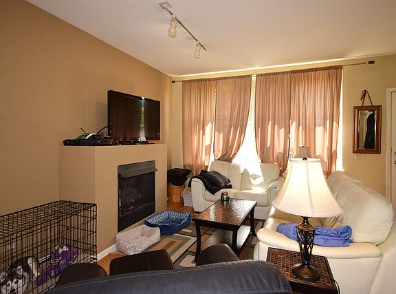 2nd image of 716 W Evergreen Ave #A