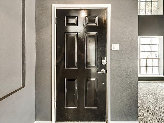 5th image of 925 Mockingbird Dr