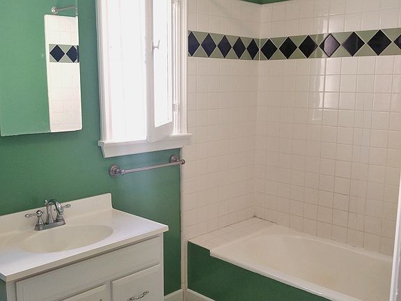 4th image of 1953 1/4 Argyle Ave #Remodeled