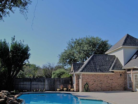 4th image of 1214 Sabine Ct