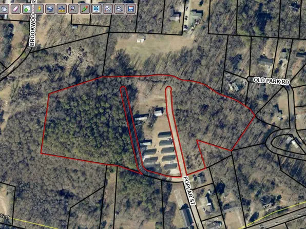 71 Poplar St, Lavonia, GA 30553