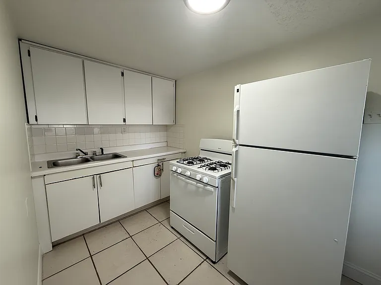 2107 N Sterling Ave #B — Photo 7