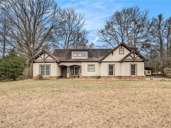 108 Deer Creek Run, Moreland, GA 30259