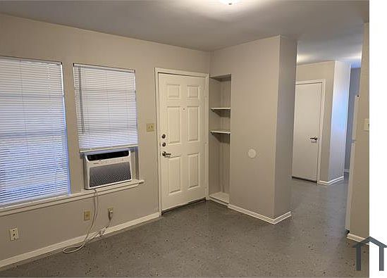 5th image of 543 Queen Anne Ct #1