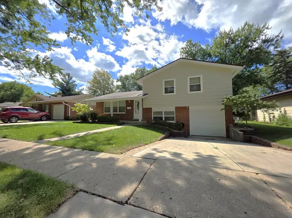 1366 Algonquin Dr, Elgin, IL 60120