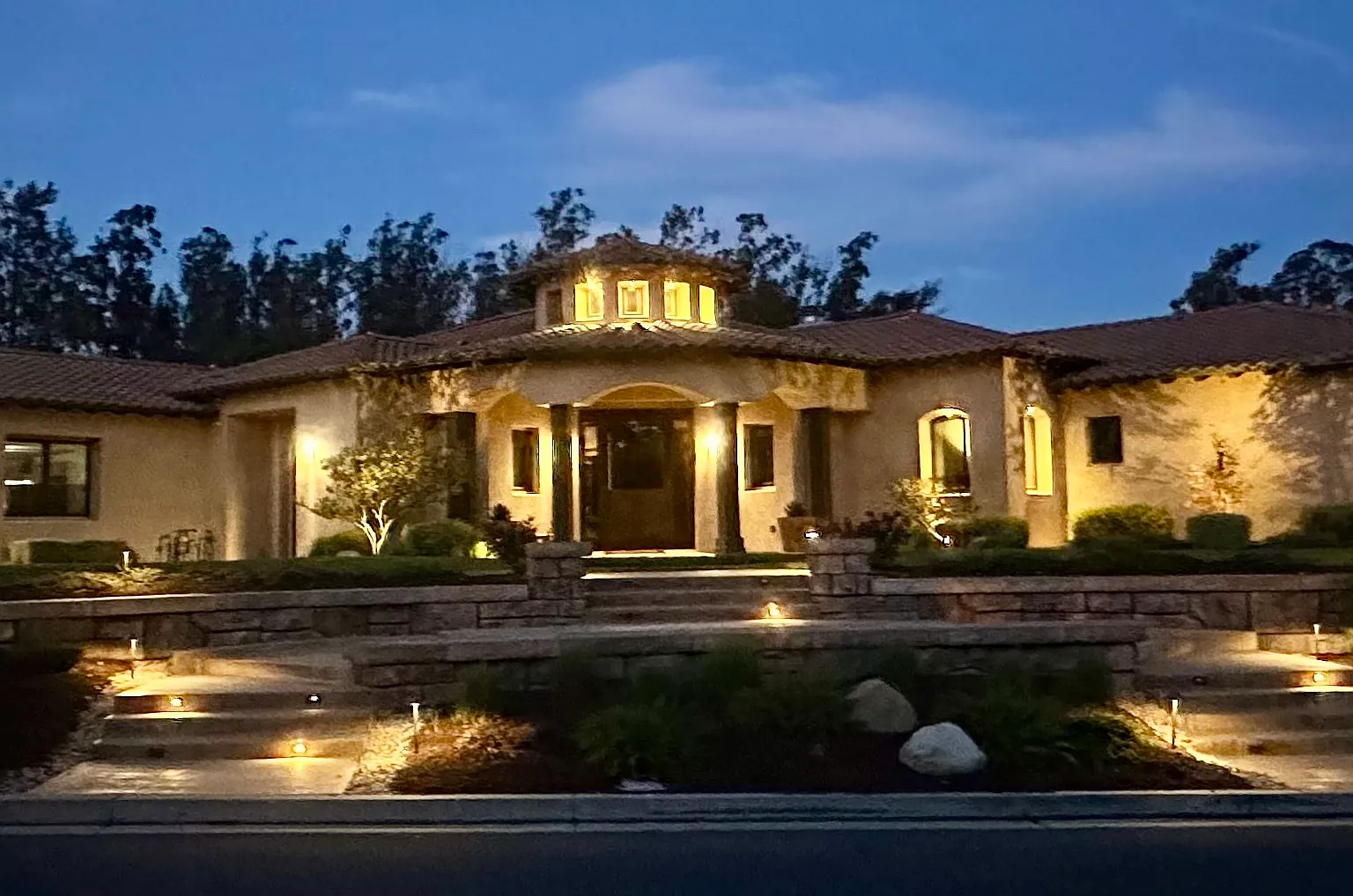 4 bed, 5200 sqft, $7,500 — Photo 2