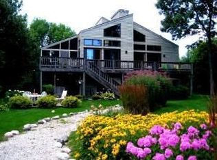 16515 Lakeshore Rd, Centerville, WI 53015