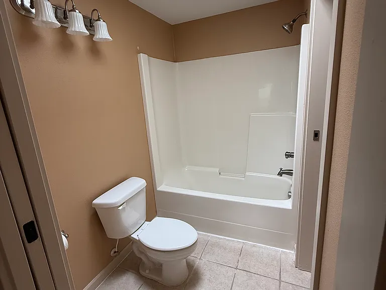 2105 NE Cleveland Ave — Photo 17