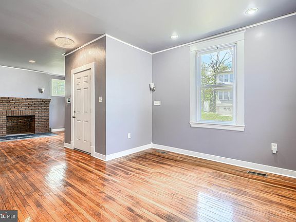 4th image of 3213 Vickers Rd #1