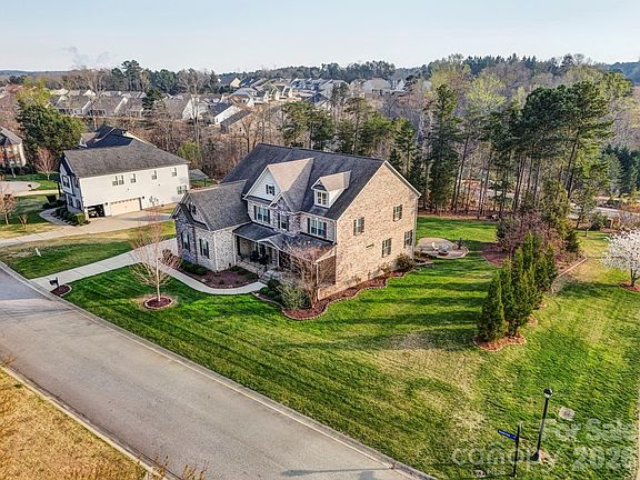 3rd image of 2708 Runyon Ct
