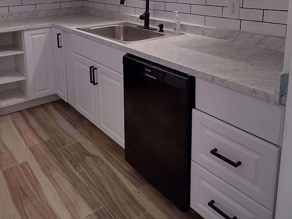 4th image of 1554 El Prado Rd APT 2