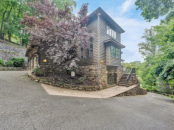 5th image of 3226 Peakwood Dr SW