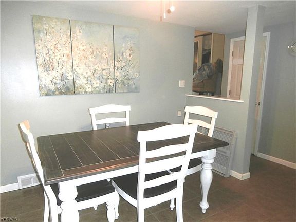 3rd image of 63 Keewaydin Dr