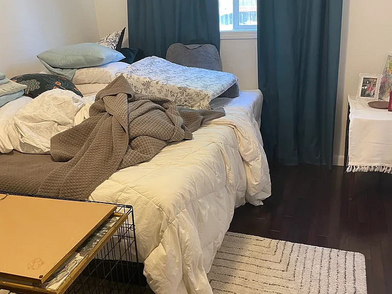 Second bedroom. Picture taken with tenants living in the property.