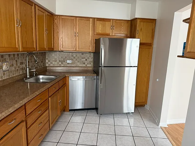 Kitchen (entry to living room to the right)