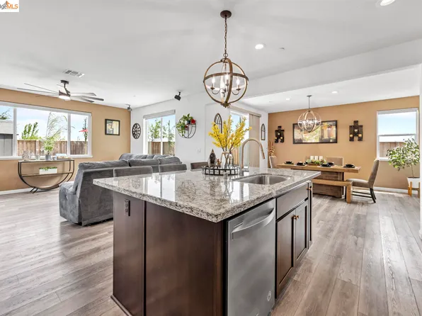 310 Holstein Dr, Oakley, CA 94561