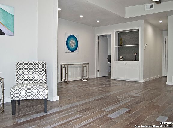 3rd image of 8412 Laurelcrest Pl