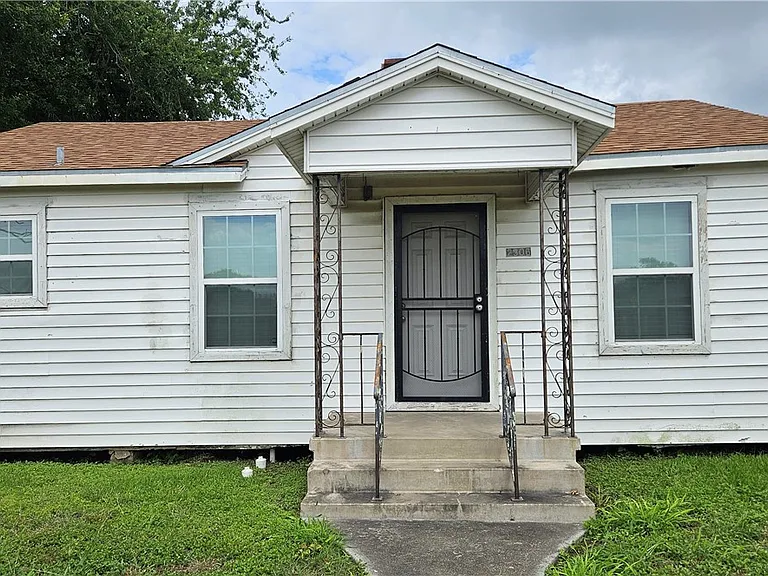 2306 Prescott St — Photo 1