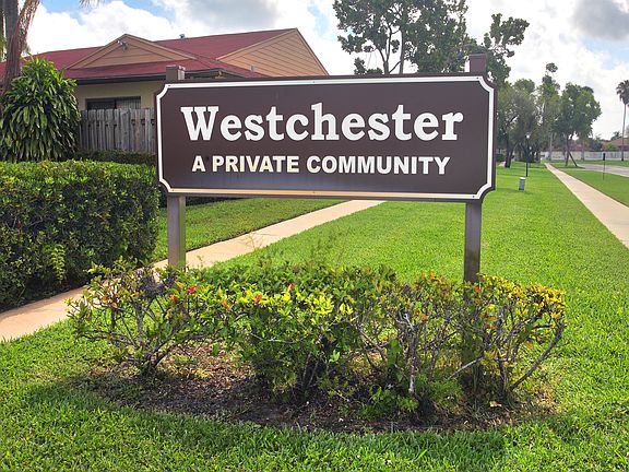 2nd image of 4365 Woodstock Dr APT D