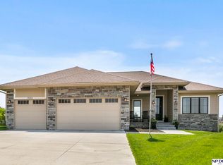 19253 Ruggles Cir, Elkhorn, NE 68022