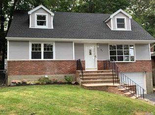 31 Sheppard Ln, Huntington, NY 11743