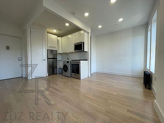 1st image of 975 Washington Ave APT 4I