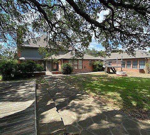 2nd image of 335 Hunters Creek Dr