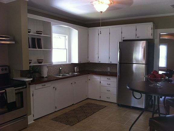 2nd image of 810 E University Ave