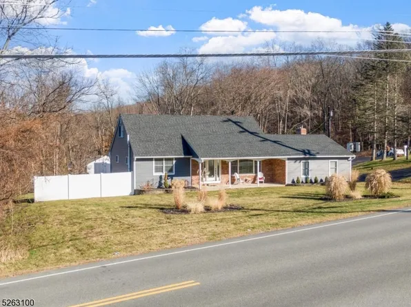 9 Lake Pochung Rd, Vernon Twp., NJ 07461