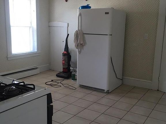4th image of 25 Lincoln Ave #2