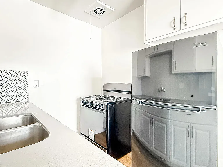 632 Parkman Ave #4 — Photo 6
