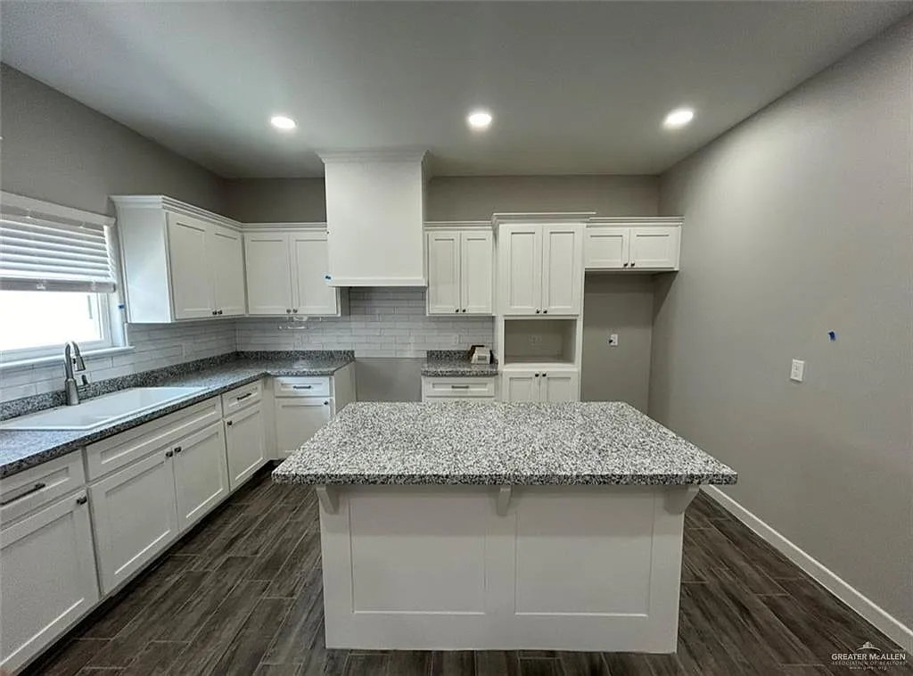 Building Photo - 401 Bertha Ave #2