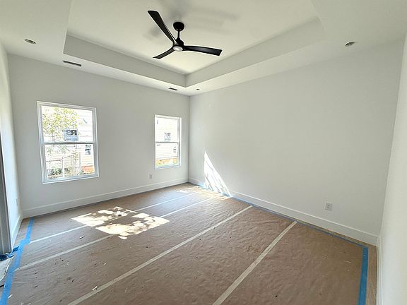 5th image of 735 Beaumont Ave