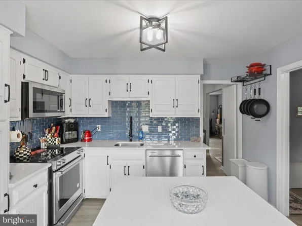 2643 Centennial Ct, Alexandria, VA 22311