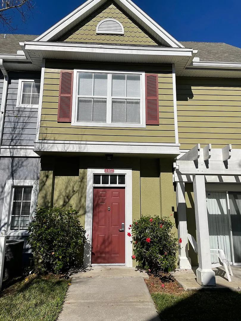Two Story Town House — Photo 1