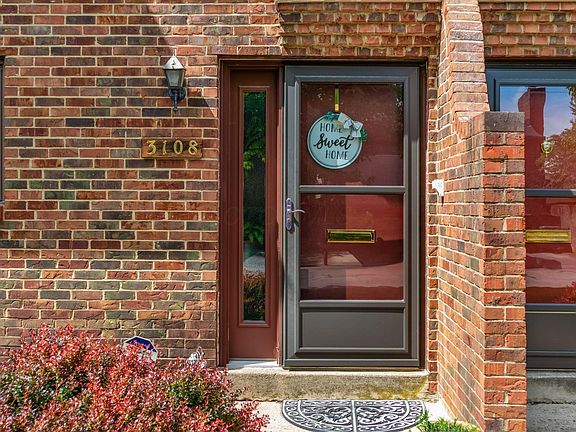 2nd image of 3108 Arlingtowne Ln