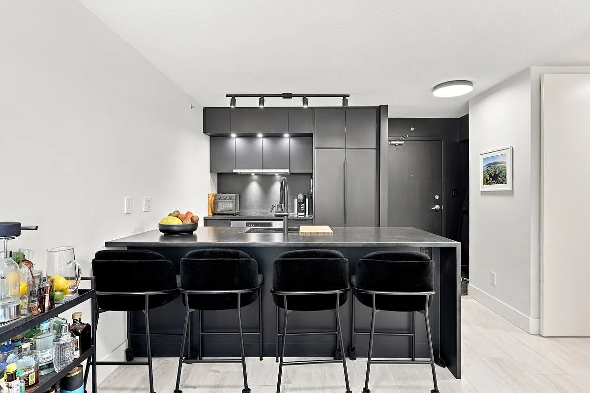 2 bed, 750 sqft, $4,000 — Photo 4