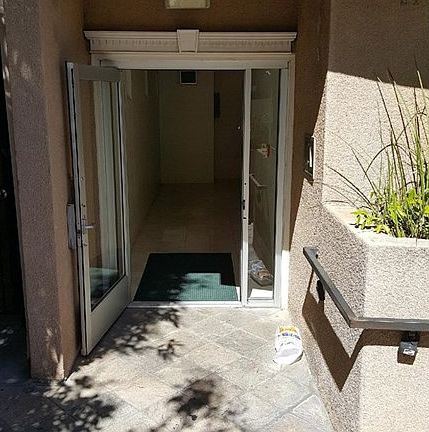 2nd image of 971 S Saint Andrews Pl APT 201