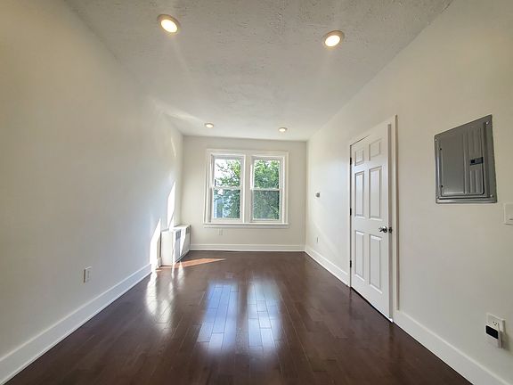 4th image of 181 Lexington Ave #3R