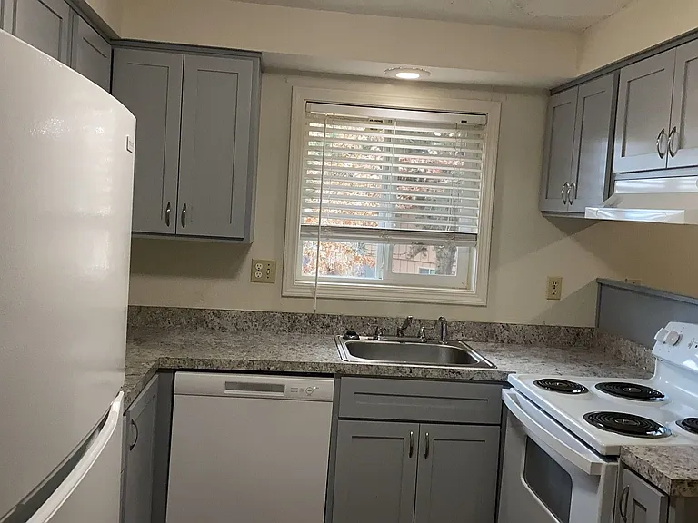 742 32nd Ave SE #7 — Photo 1