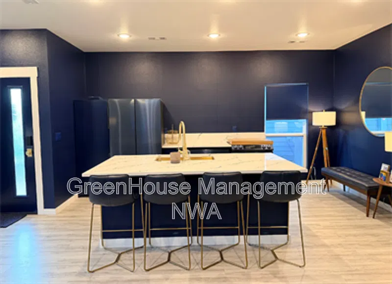 2 bed, 2.5 bath, 1100 sqft, $2,340 — Photo 3