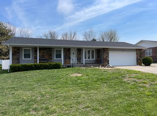 1604 S Oakland Ave, Bolivar, MO 65613