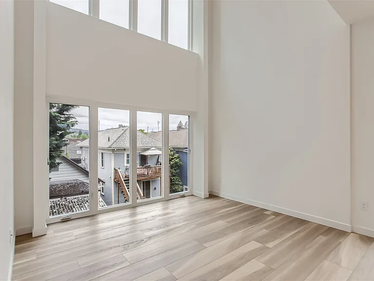 2135 SE 12th Ave — Photo 9