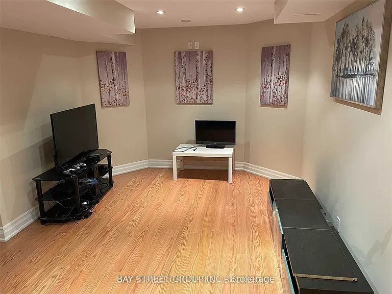 56 Albright Cres — Photo 7