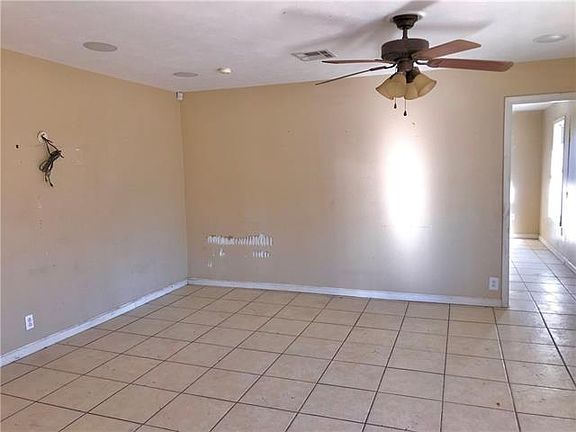 3rd image of 2100 Margaret St