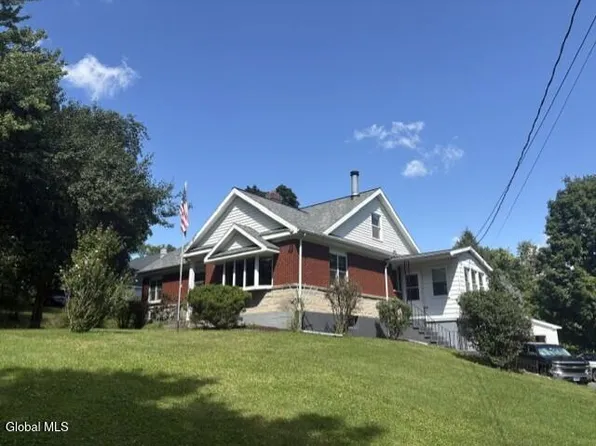 18 Pleasantview Avenue, Troy, NY 12180