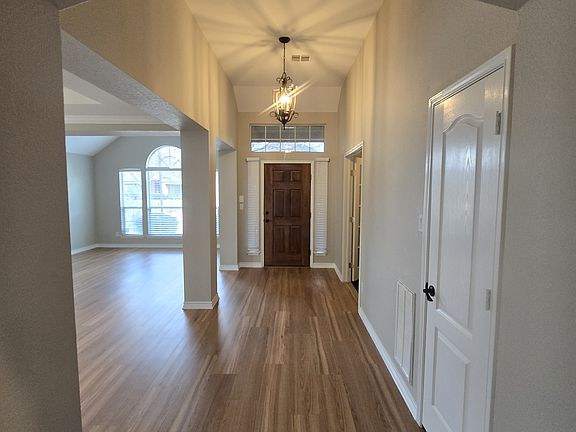3rd image of 2218 White Rock Ln