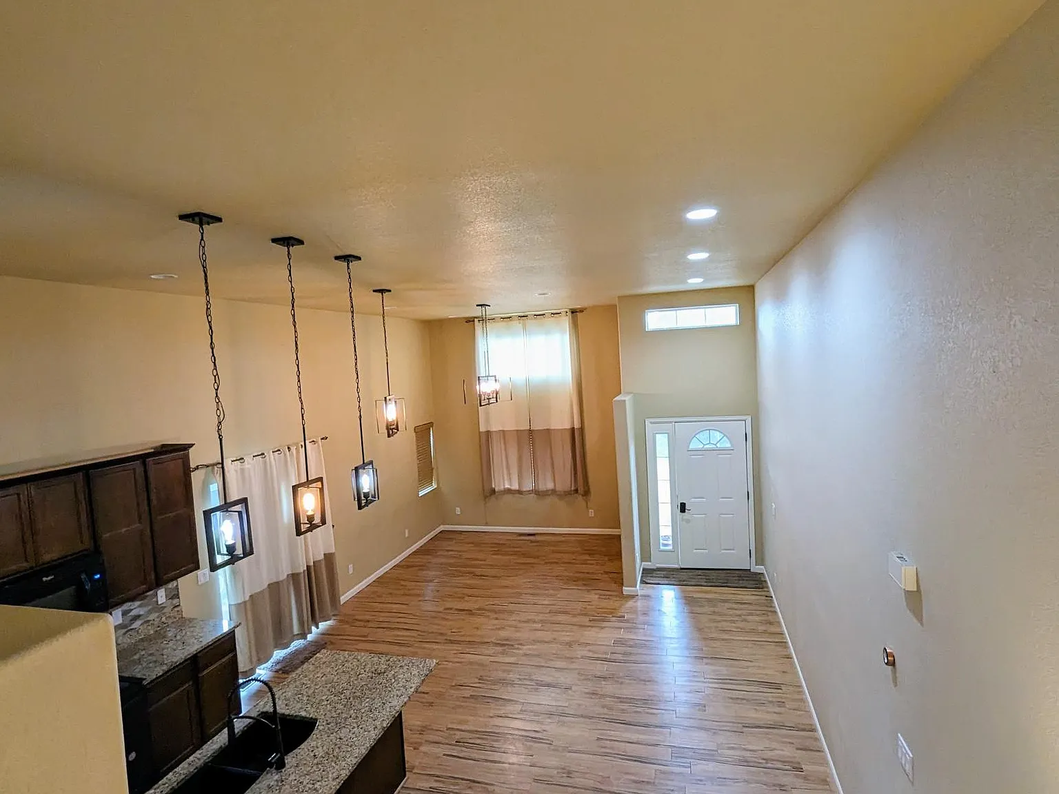 4 bed, 2744 sqft, $3,365 — Photo 2