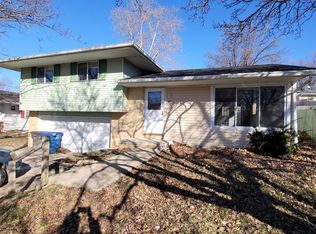 126 E Maxwelton Dr, Des Moines, IA 50315