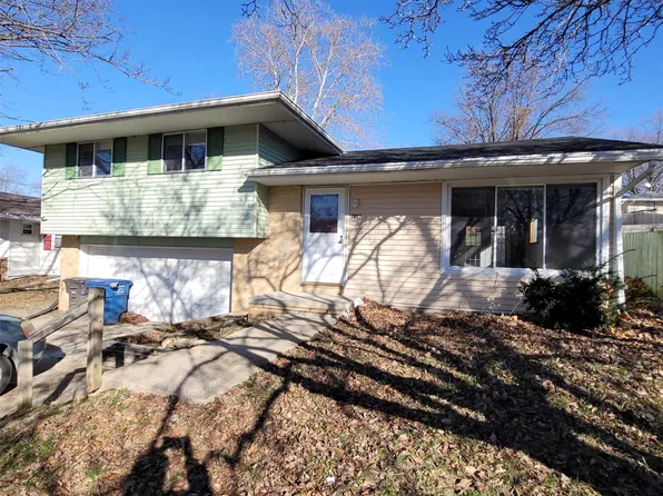 126 E Maxwelton Dr, Des Moines, IA 50315